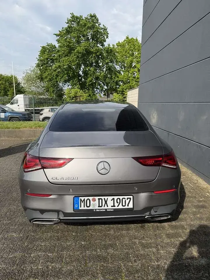 Gebraucht Mercedes CLA200 Progressive 163 PS (119 kW) 2022 Grau Limousine