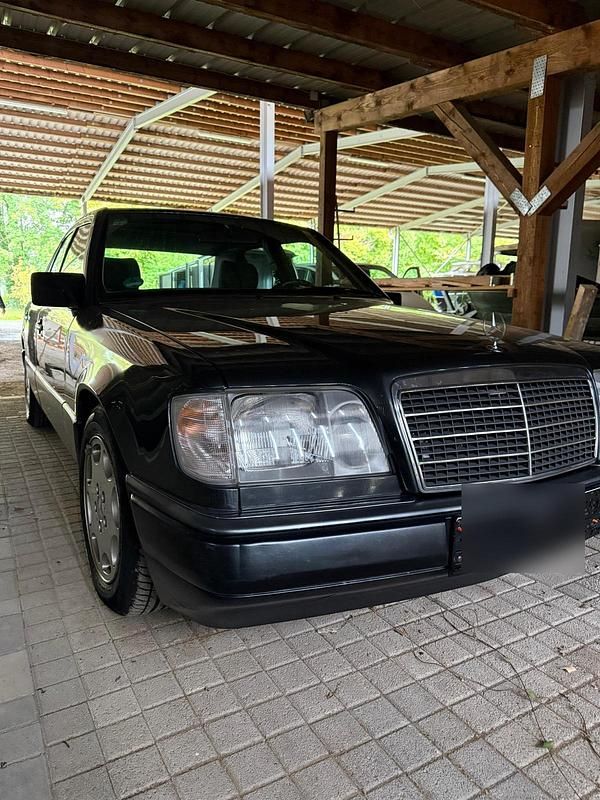 Gebraucht 1993 Mercedes E200 Limousine | 3.900 € - Bild 1/4