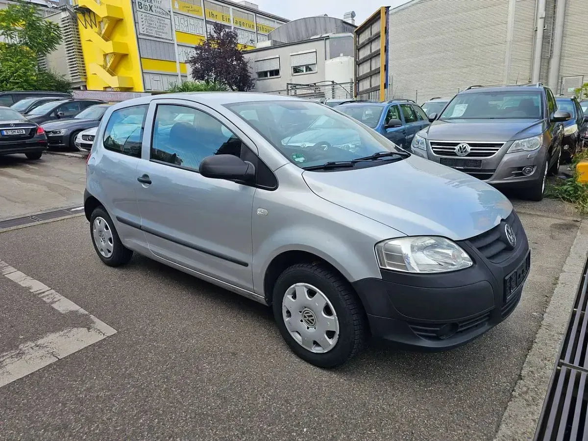Gebraucht VW Fox Basis 54 PS (39 kW) 2006 Reflexsilber metallic Kleinwagen