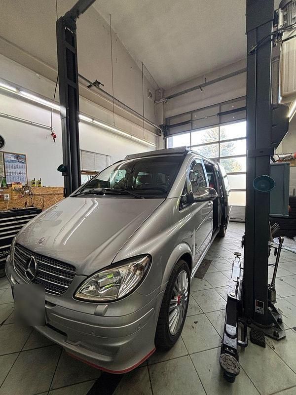 Silber Gebraucht 2009 Mercedes Viano Van / Kleinbus | 17.999 € (Teuer) - Bild 1/4