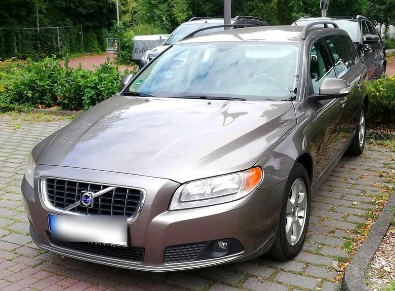 Beige Gebraucht 2009 Volvo V70 Kombi | 10.000 € (Teuer) - Bild 1/2