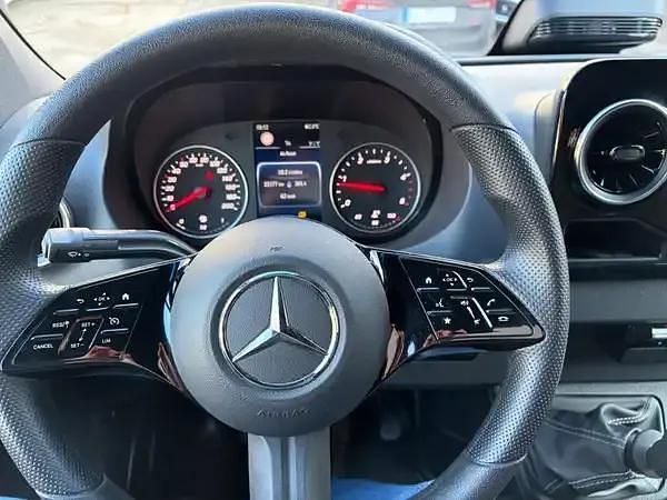 Gebraucht Mercedes Sprinter 170 PS (125 kW) 2025 Arktikweiss Van