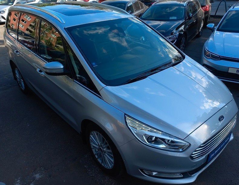 Silber Gebraucht 2017 Ford Galaxy Titanium Van / Kleinbus | 10.950 € (Teuer) - Bild 1/4