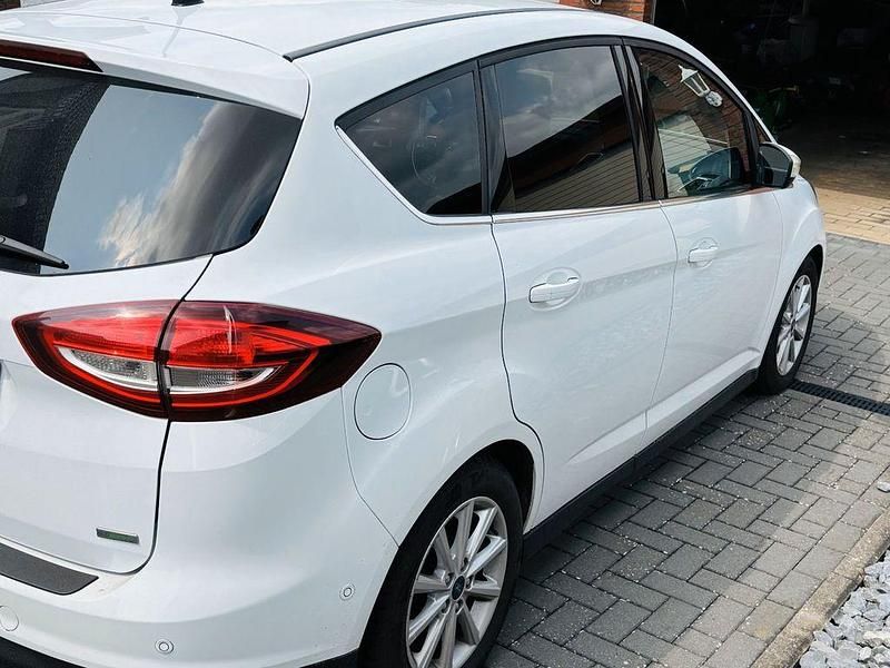 Weiß Gebraucht 2015 Ford C-MAX Business Edition Van / Kleinbus | 6.600 € (Guter Preis) - Bild 1/4
