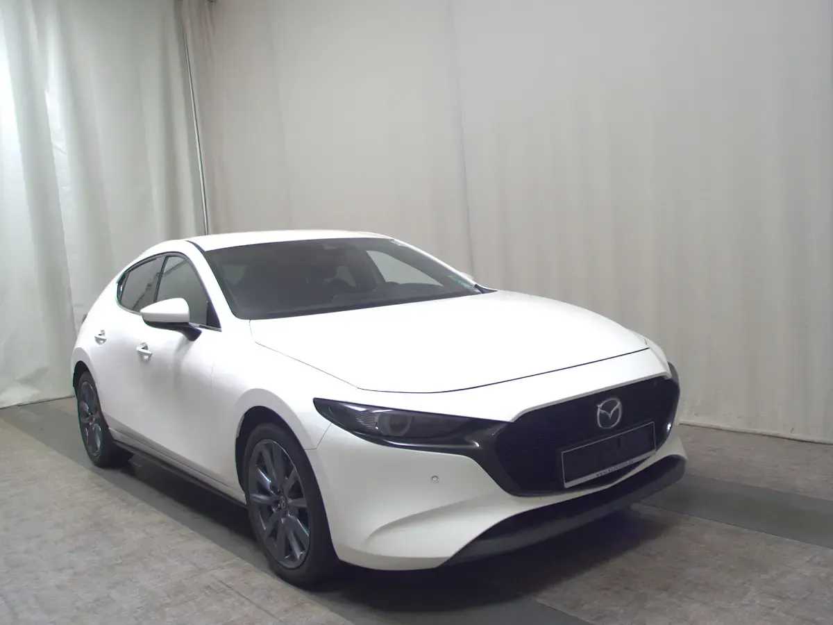 Gebraucht Mazda 3 Selection 122 PS (89 kW) 2022 Arctic white Limousine