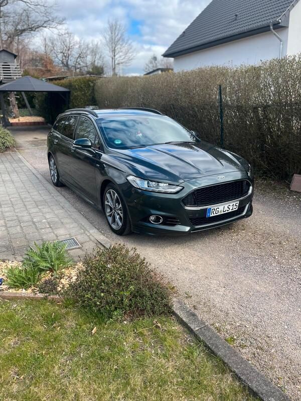 Grün Gebraucht 2018 Ford Mondeo ST-Line Kombi | 18.900 € (Teuer) - Bild 1/4