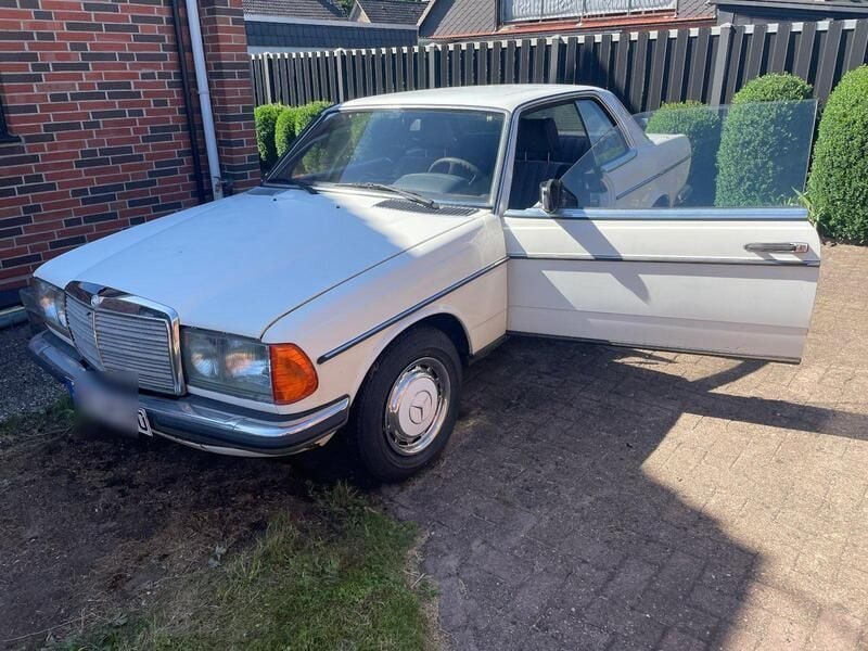 Weiß Gebraucht 1979 Mercedes 230 Coupé | 3.900 € - Bild 1/4