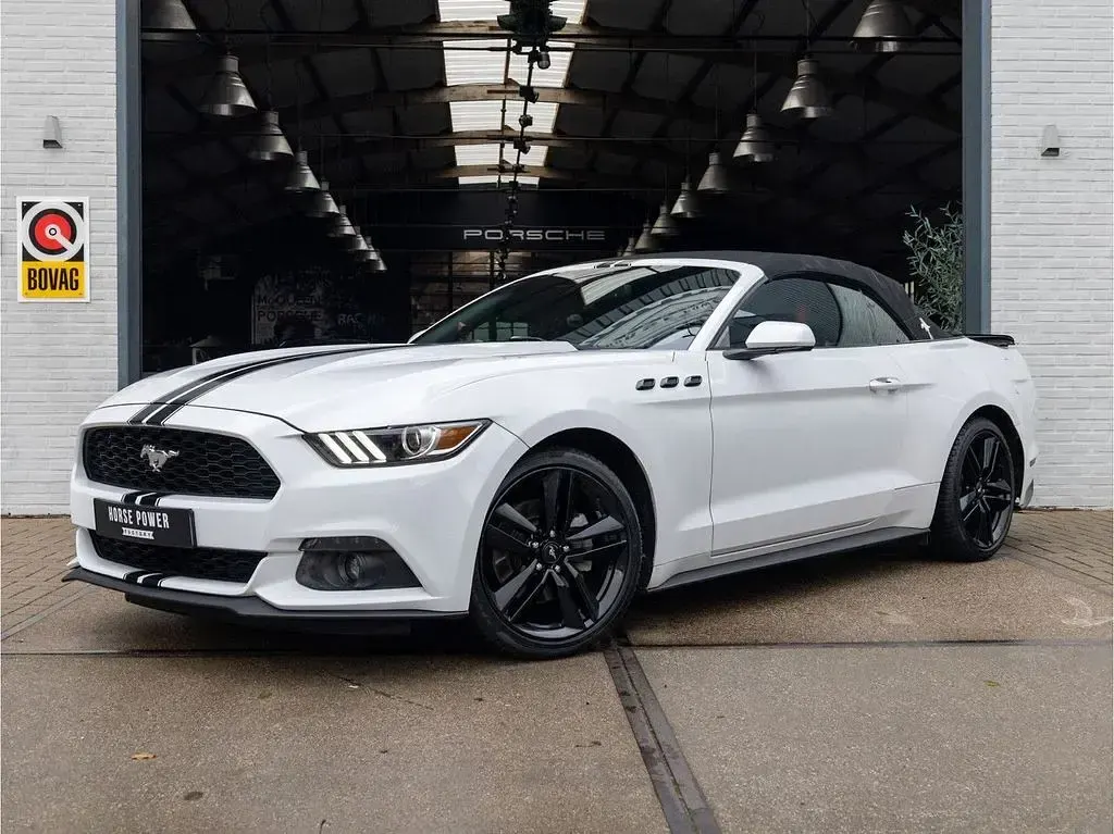 Gebraucht Ford Mustang Convertible 305 PS (224 kW) 2015 Weiß Cabrio