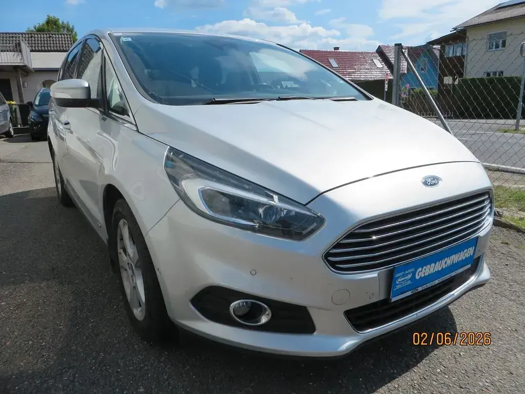 Gebraucht Ford S-MAX Titanium 179 PS (131 kW) 2017 Silber Van / Kleinbus