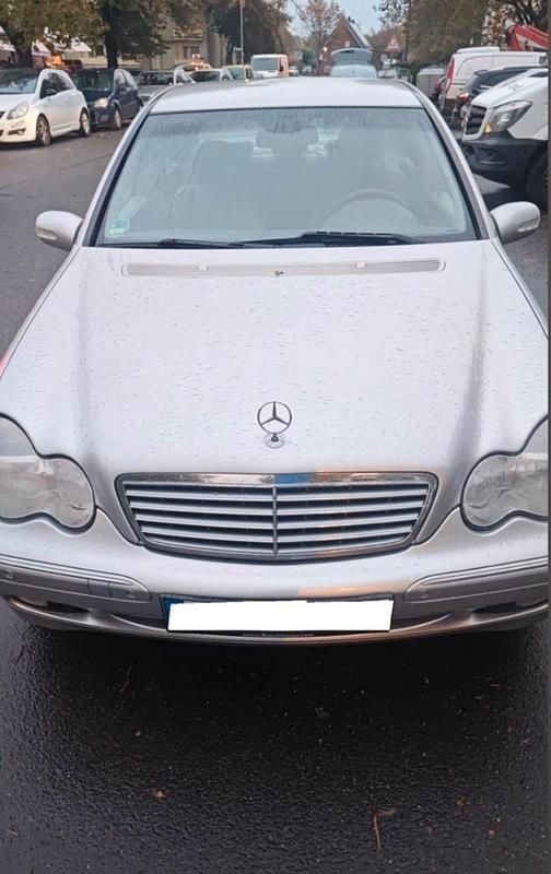 Silber Gebraucht 2003 Mercedes C180 Limousine | 1.000 € (Superpreis) - Bild 1/4