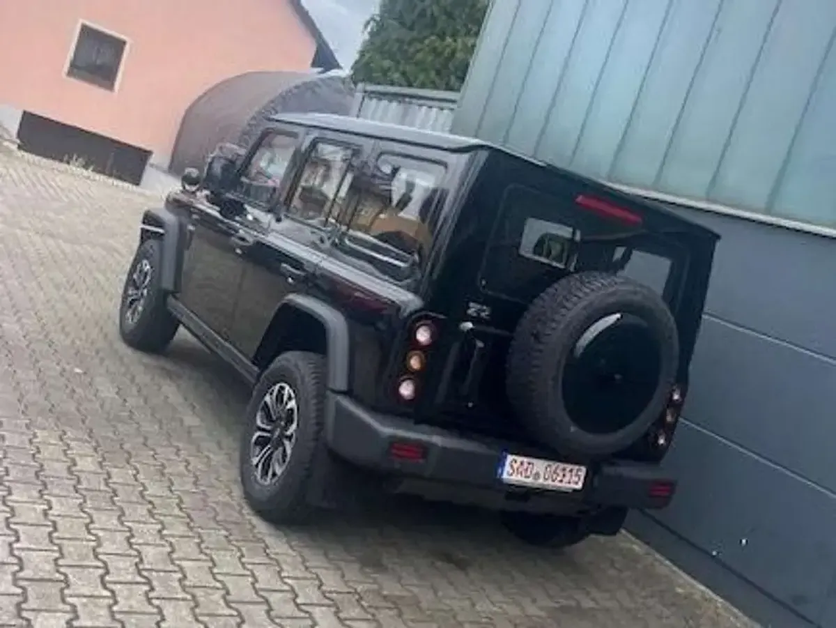 Gebraucht BAW 212 166 PS (122 kW) 2026 Darkgreen SUV