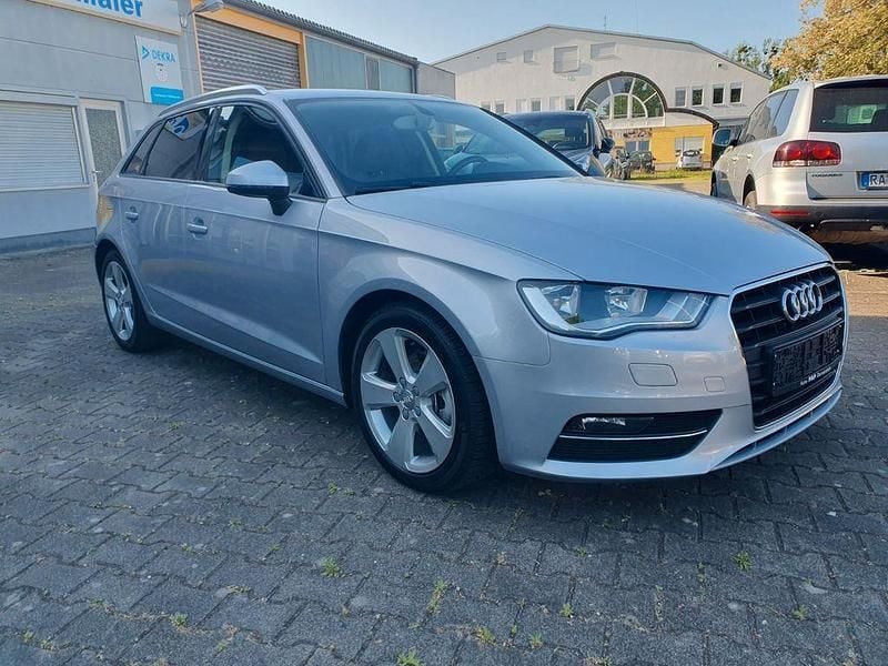 Grau Gebraucht 2015 Audi A3 S-Line Limousine | 11.800 € (Superpreis) - Bild 1/4