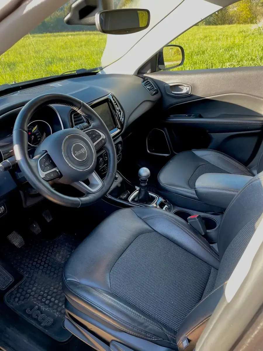 Gebraucht Jeep Compass Limited 140 PS (102 kW) 2019 Grau SUV