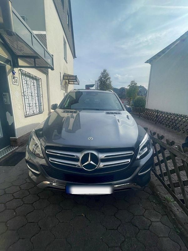 Grau Gebraucht 2018 Mercedes GLE400 SUV | 29.999 € (Etwas zu teuer) - Bild 1/4