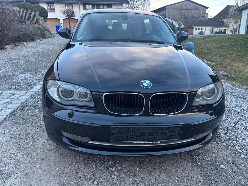 Gebraucht BMW 118 143 PS (105 kW) 2011 Schwarz Kleinwagen