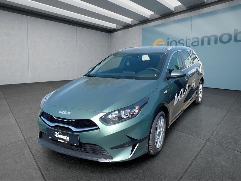 Grün Gebraucht 2025 Kia Ceed Vision Kleinwagen | 25.699 € (Fairer Preis) - Bild 1/4
