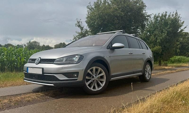 Silber Gebraucht 2015 VW Golf VII Kombi | 17.500 € (Etwas zu teuer) - Bild 1/4