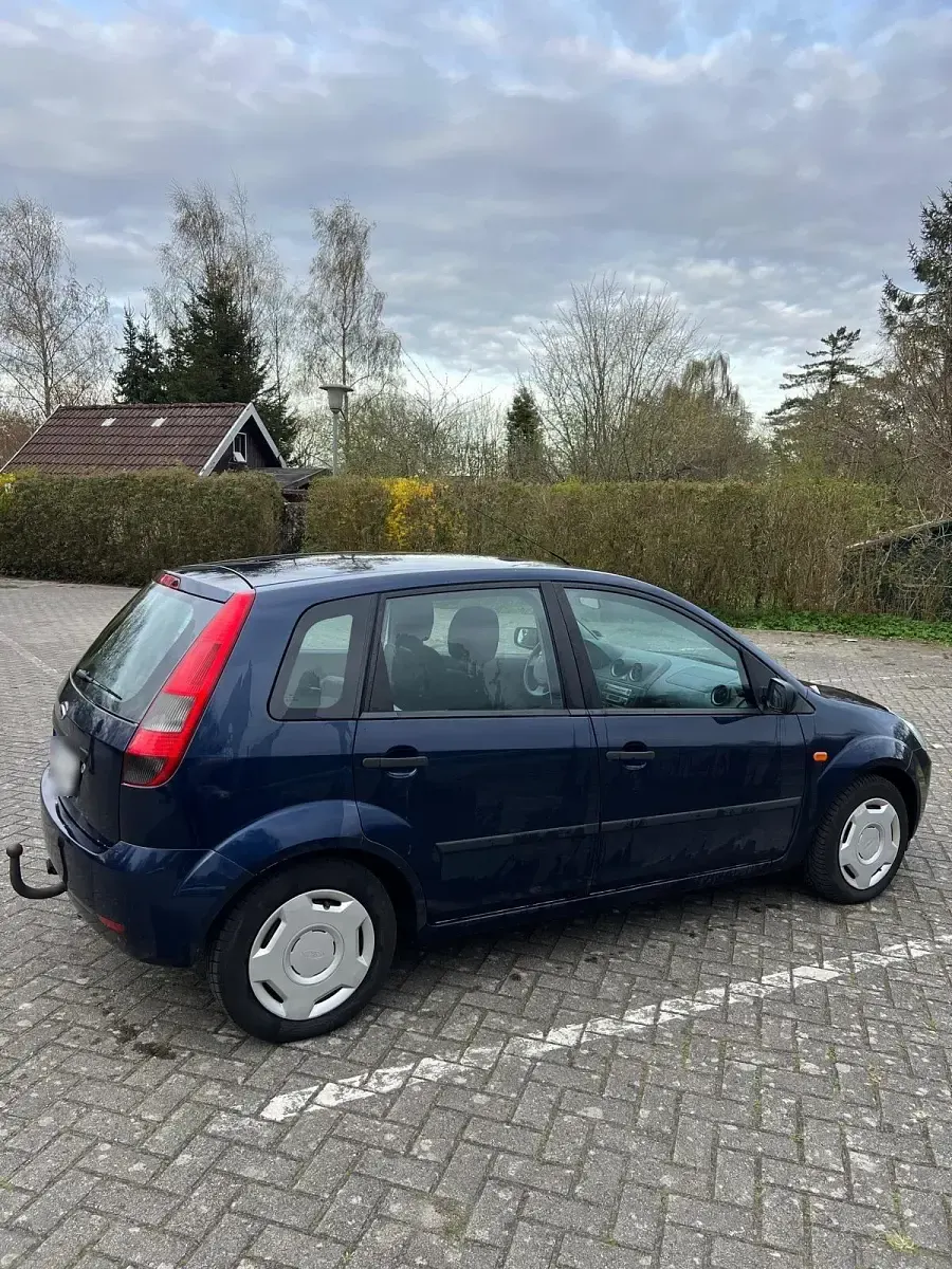 Gebraucht Ford Fiesta 69 PS (50 kW) 2005 Blau Kleinwagen