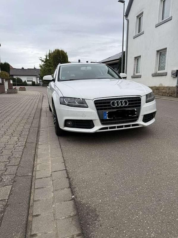 Weiß Gebraucht 2010 Audi A4 Ambiente Kombi | 7.399 € (Fairer Preis) - Bild 1/4