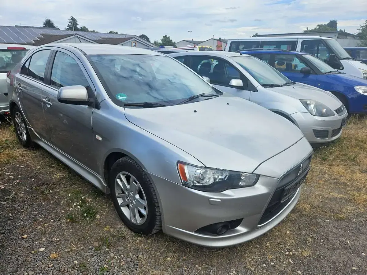 Gebraucht Mitsubishi Lancer 150 PS (110 kW) 2013 Merkursilber (m) Limousine