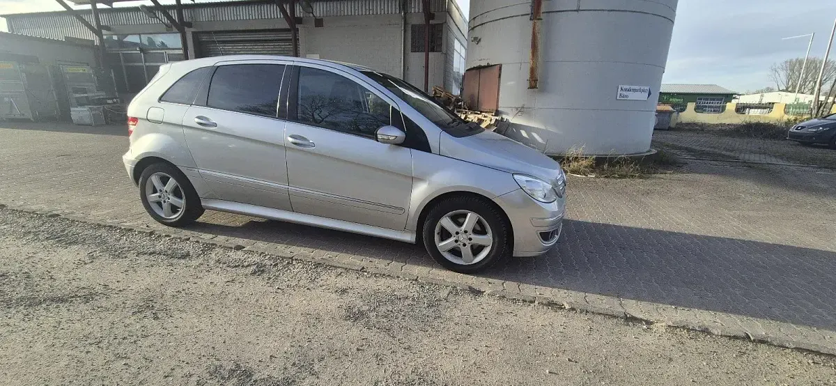 Gebraucht Mercedes B200 136 PS (100 kW) 2005 Silber Van / Kleinbus