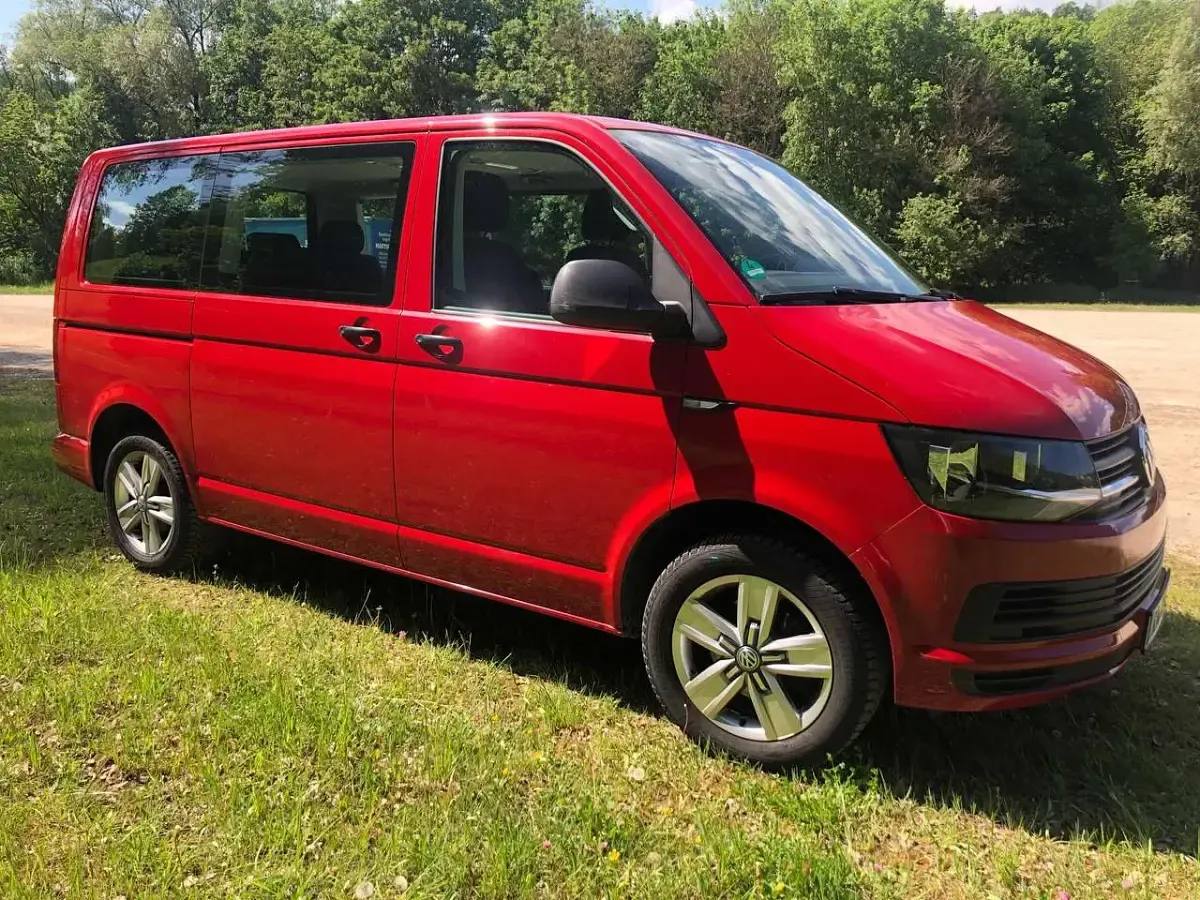 Gebraucht VW Multivan Trendline 150 PS (110 kW) 2015 Rot Van / Kleinbus