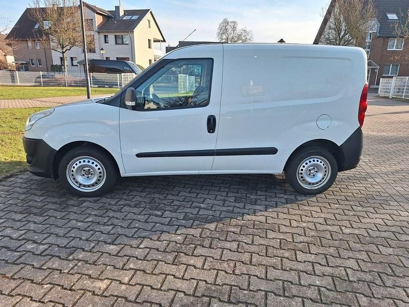 Weiß Gebraucht 2013 Fiat Doblò Van / Kleinbus | 4.599 € (Fairer Preis) - Bild 1/4