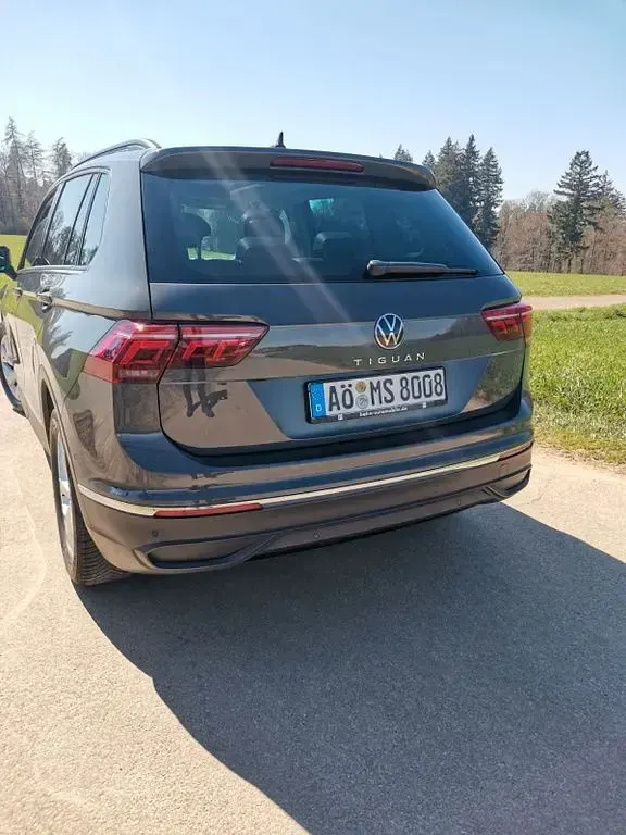 Gebraucht VW Tiguan Life 150 PS (110 kW) 2023 Grau SUV