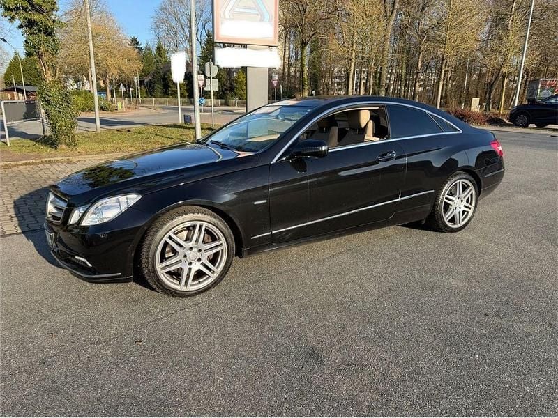 Gebraucht Mercedes E350 265 PS (194 kW) 2009 Schwarz Coupé