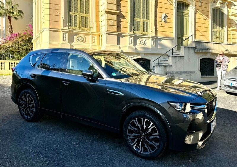 Grau Gebraucht 2023 Mazda CX-60 Takumi-Line SUV | 40.000 € (Superpreis) - Bild 1/4