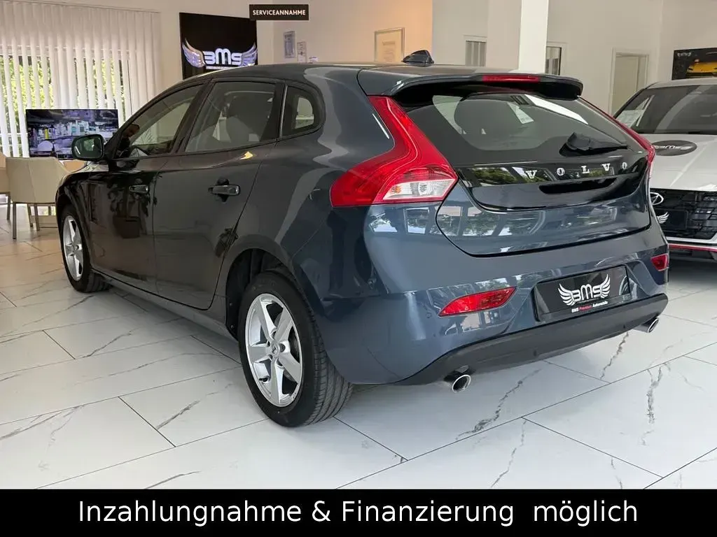 Gebraucht Volvo V40 120 PS (88 kW) 2018 Blau Limousine