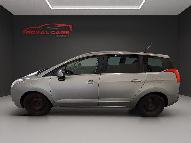 Gebraucht Peugeot 5008 Active 150 PS (110 kW) 2013 Silber Van / Kleinbus