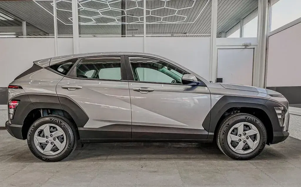 Neu Hyundai Kona Style 99 PS (72 kW) 2025 Shimmering silver r2t SUV