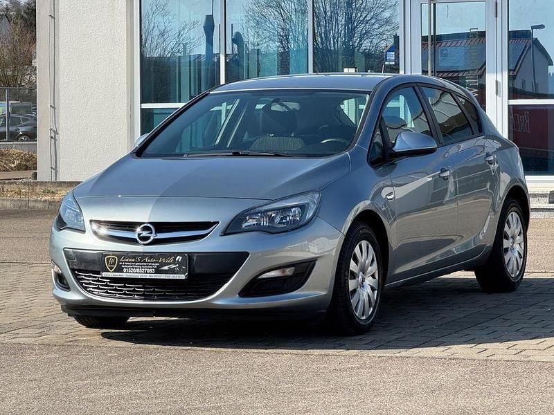 Gebraucht Opel Astra Selection 101 PS (74 kW) 2013 Silber Limousine
