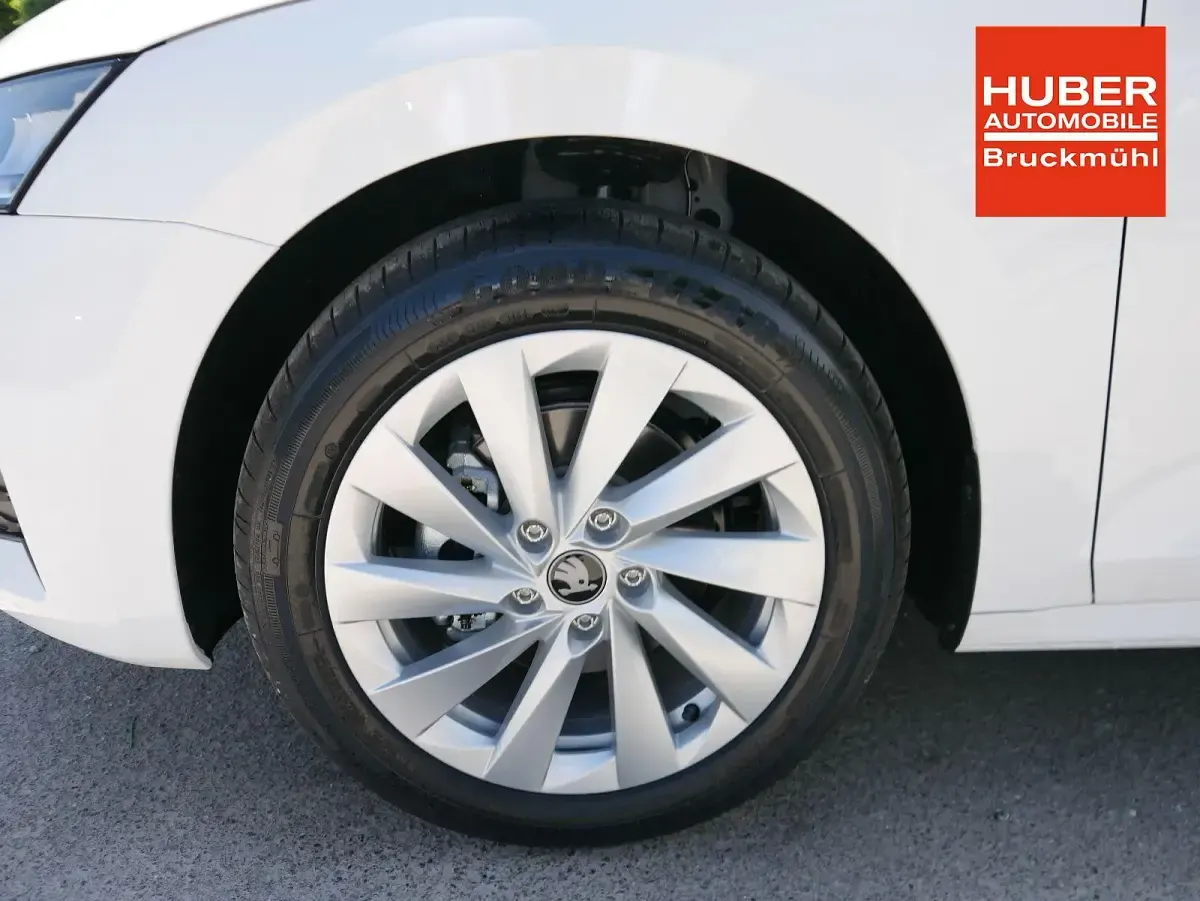 Neu Skoda Octavia Selection 150 PS (110 kW) 2026 Candyweiß Kombi