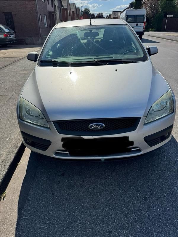 Silber Gebraucht 2007 Ford Focus Limousine | 850 € (Superpreis) - Bild 1/4