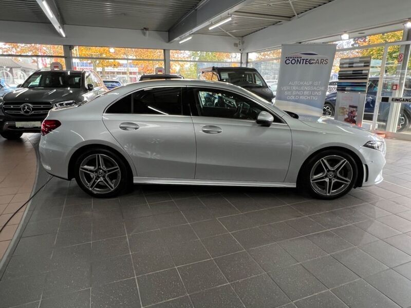 Metallic Gebraucht 2019 Mercedes A180 AMG Limousine | 25.400 € (Fairer Preis) - Bild 1/4