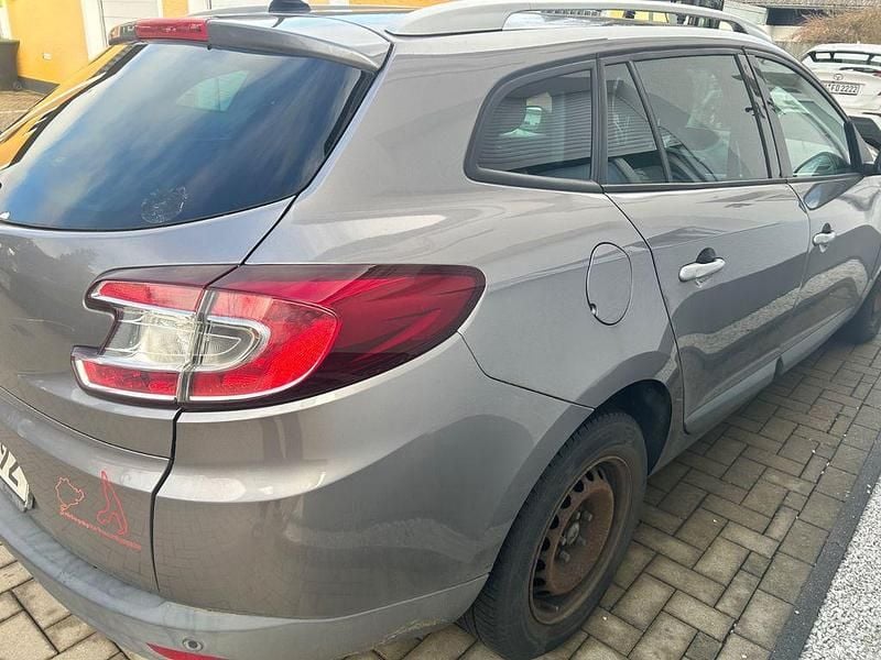 Gebraucht Renault Mégane III Dynamique 106 PS (77 kW) 2010 Grau Limousine