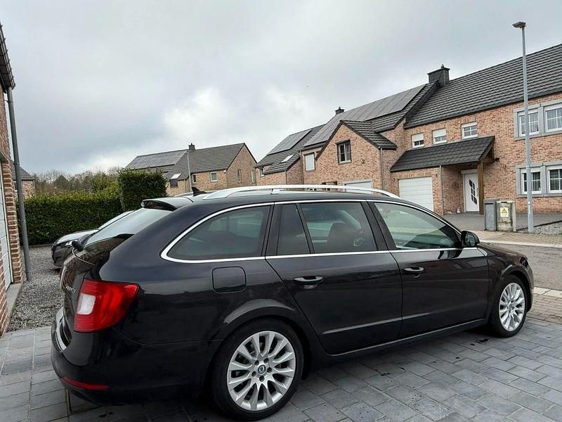 Gebraucht Skoda Superb 170 PS (125 kW) 2013 Schwarz Kombi