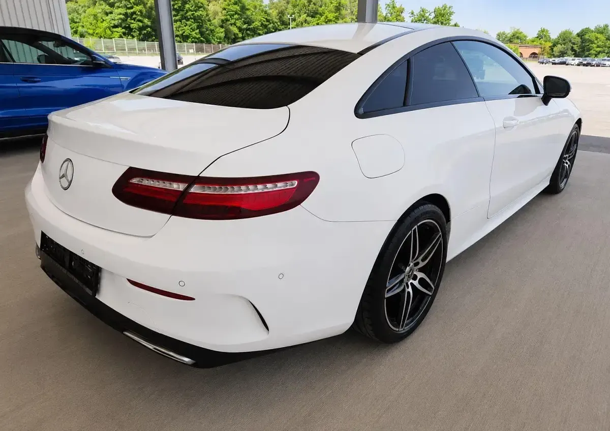 Gebraucht Mercedes E220 194 PS (142 kW) 2018 Weiß Coupé