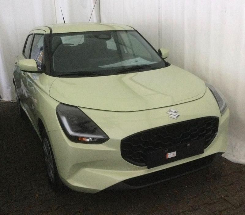 Neu Suzuki Swift Club 83 PS (61 kW) 2025 Gelb Kleinwagen