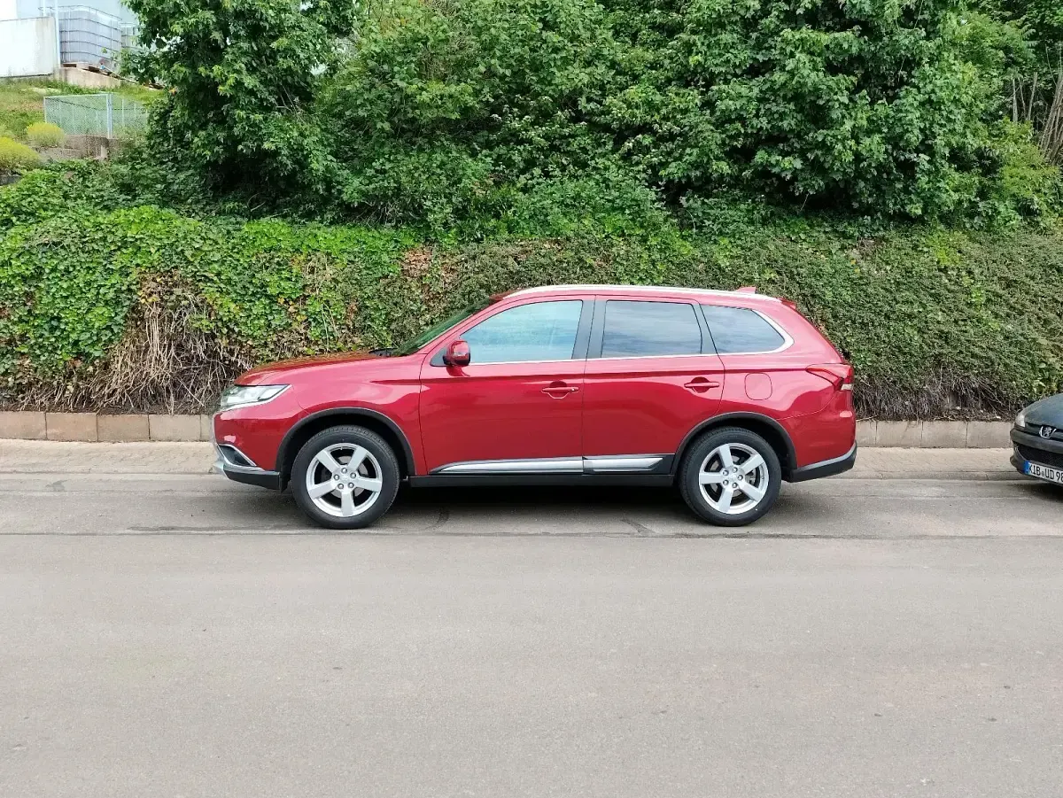 Gebraucht Mitsubishi Outlander Edition 150 PS (110 kW) 2017 Rot SUV