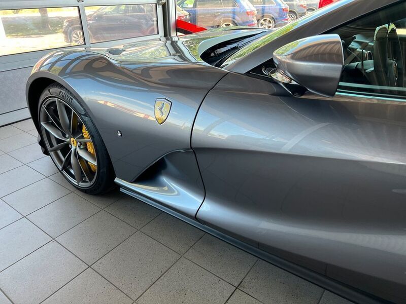Gebraucht Ferrari 812 795 PS (584 kW) 2022 Grau Cabrio