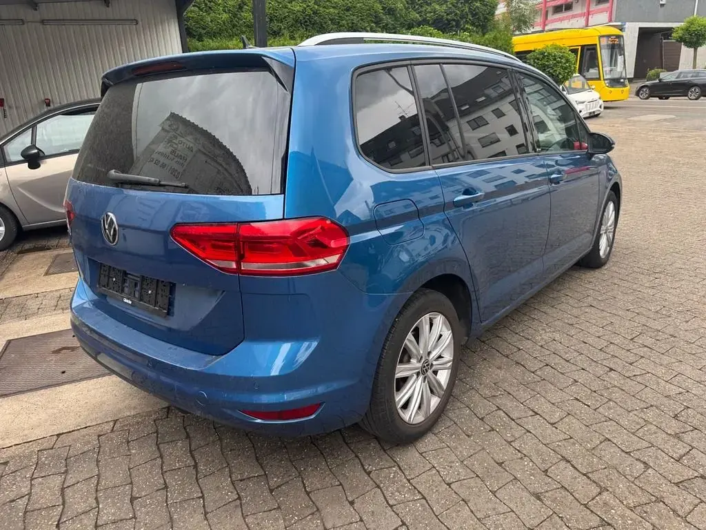 Gebraucht VW Touran Active 150 PS (110 kW) 2022 Blau Van / Kleinbus