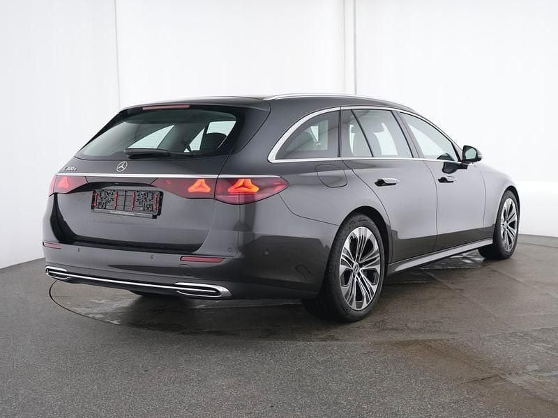Gebraucht Mercedes E300 204 PS (150 kW) 2025 Szary Kombi