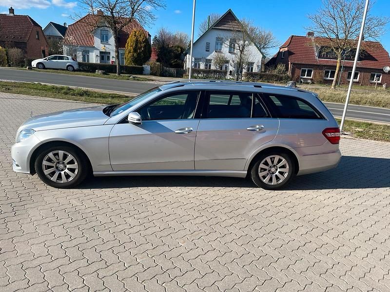 Gebraucht Mercedes E220 Avantgarde 170 PS (125 kW) 2012 Silber Kombi