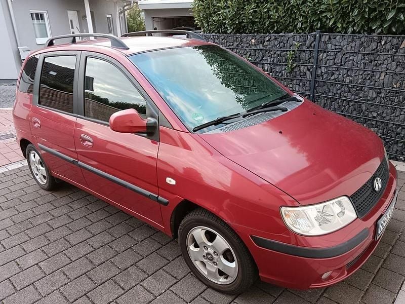 Rot Gebraucht 2007 Hyundai Matrix GLS Van / Kleinbus | 2.100 € (Teuer) - Bild 1/4
