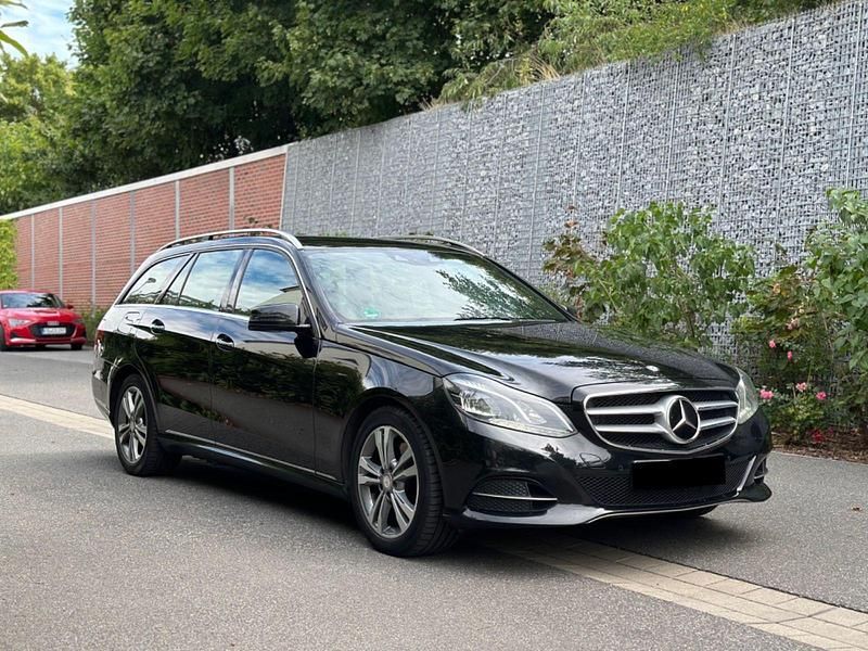 Schwarz Gebraucht 2014 Mercedes E300 Avantgarde Kombi | 8.900 € (Fairer Preis) - Bild 1/4