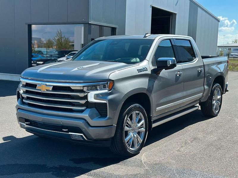 Neu Chevrolet Silverado 426 PS (313 kW) 2026 Grau SUV