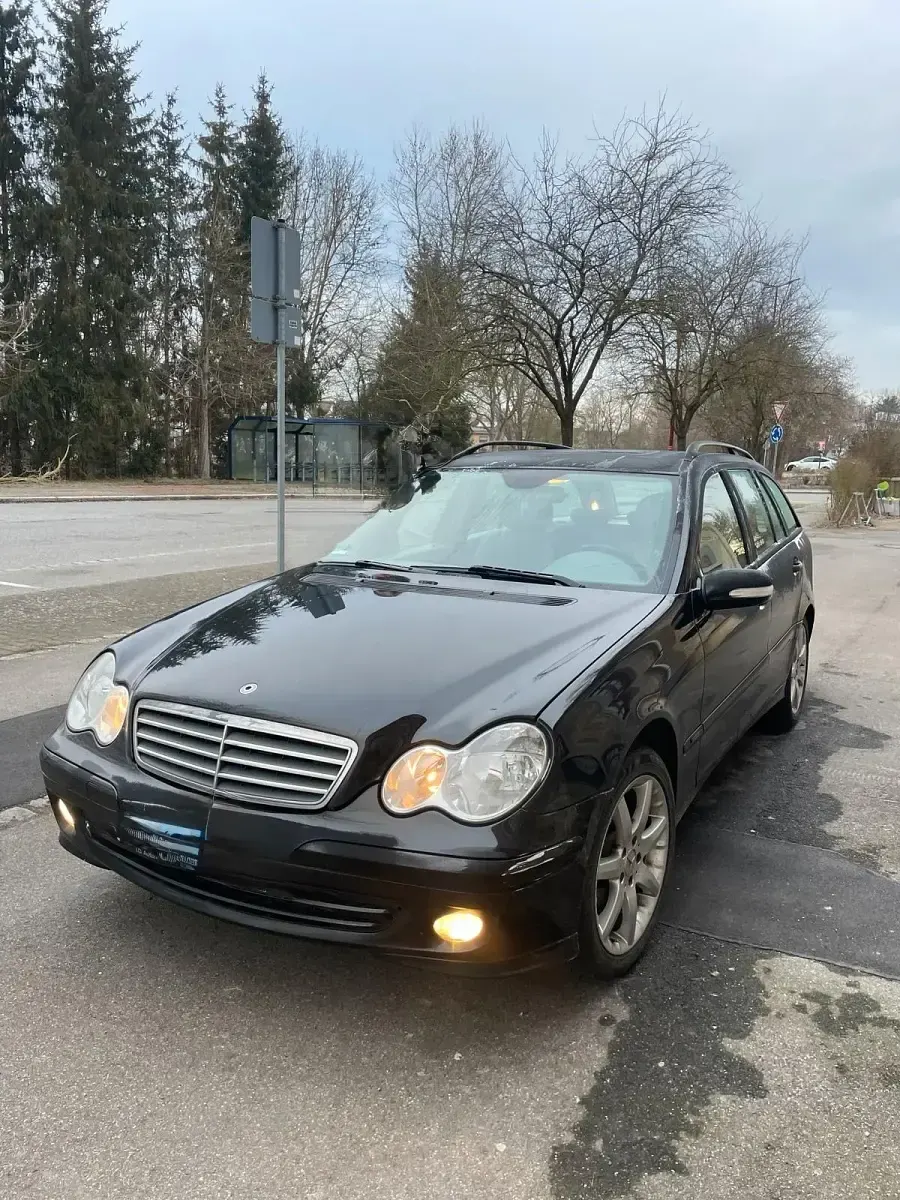 Gebraucht Mercedes C180 148 PS (108 kW) 2005 Schwarz Kombi